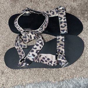 Victoria’s Secret Pink Leopard Slides